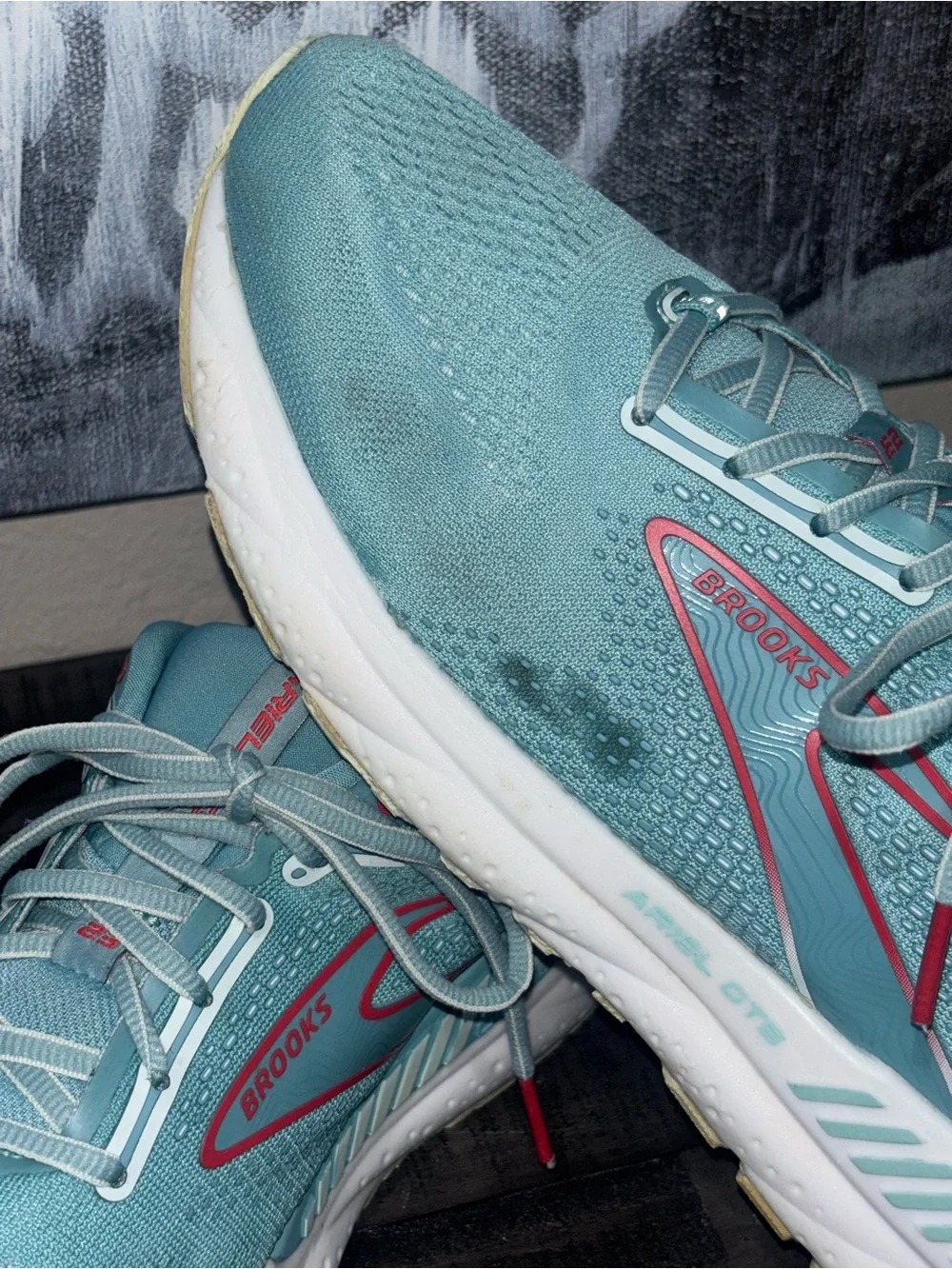 Brooks Women's Ariel GTS 23 running shoes SZ 10.5